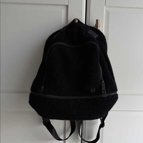 Lululemon Sherpa Backpack - Picture 3 of 16